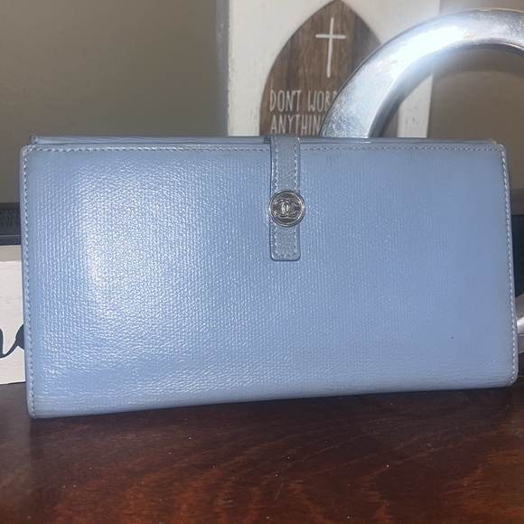 CHANEL Vintage CC Button Long Bifold Wallet Purse Leather Blue Made In Spain EUC - Picture 1 of 16